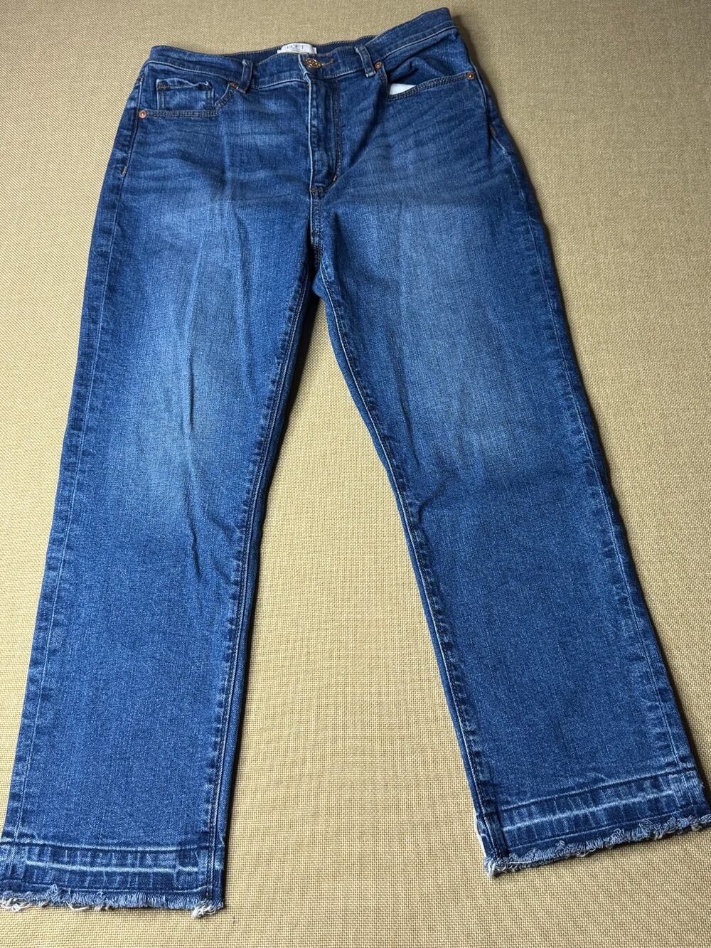 LOFT Outlet Women’s Petite 6P Straight Leg Jeans Medium Wash Raw Hem Denim